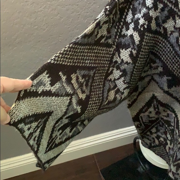 Gently loved Sweater by Free People Loose sleaves - Picture 8 of 8